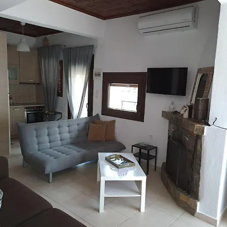 Seaside Hatzi بيت للعطل