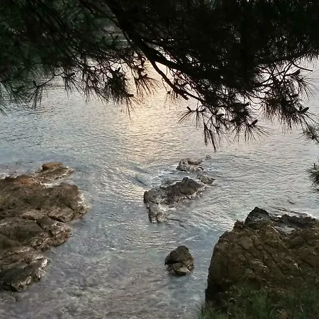 Seaside Hatzi بيت للعطل